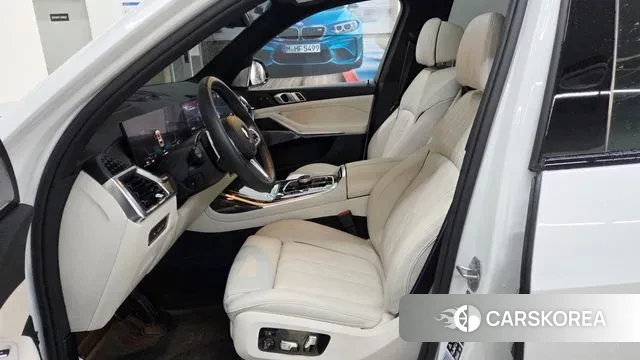 BMW X7 (G07) 2025 Белый из Кореи, фото 2