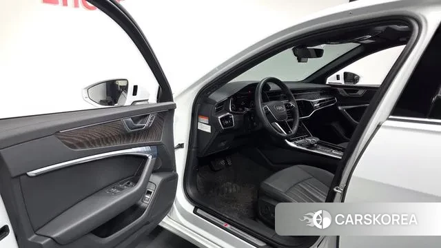 Audi A6 (C8) 2021 Белый из Кореи, фото 2