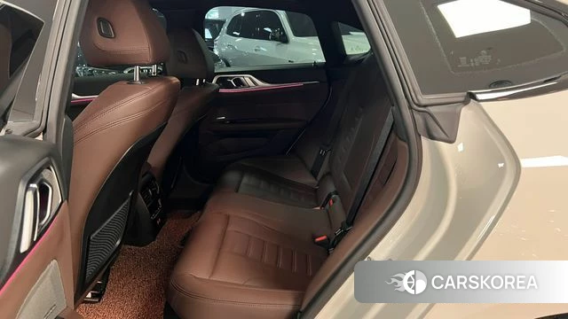 BMW 4 Series (G22) 2024 Белый из Кореи, фото 2