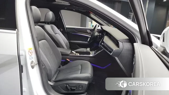 Audi A6 (C8) 2023 Белый из Кореи, фото 2