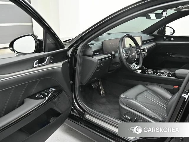 Kia K5 3rd generation 2024 Черный из Кореи, фото 2