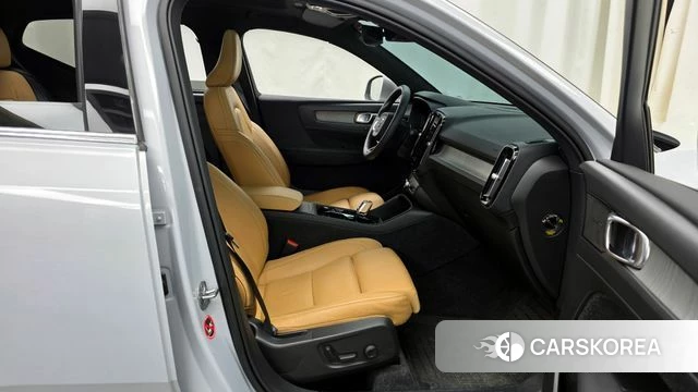 Volvo XC40 2022 Серебряный из Кореи, фото 2