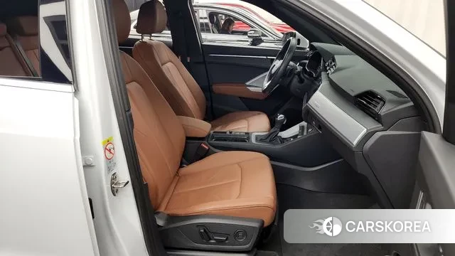 Audi Q3 (F3) 2023 Белый из Кореи, фото 2