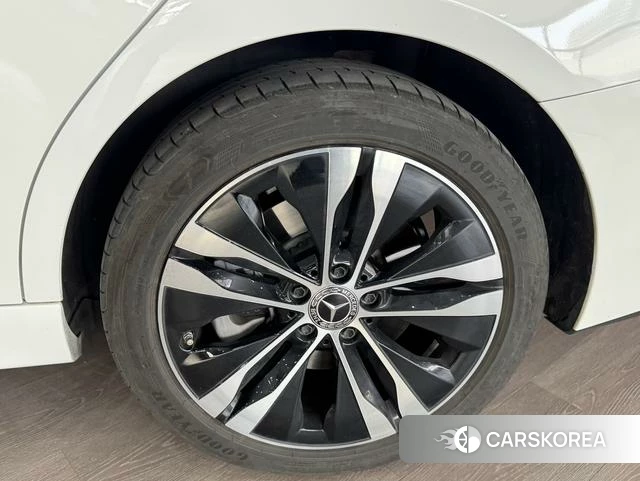 Mercedes-Benz C-class PHEV 2024 Белый из Китая, фото 2