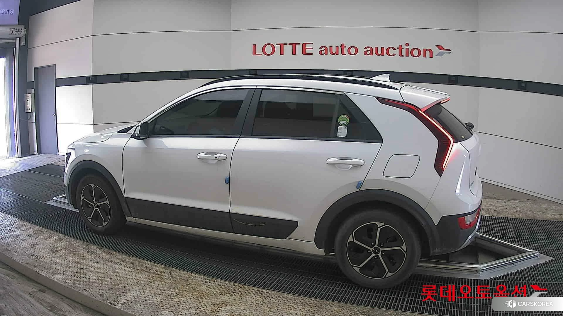 Kia Niro Hybrid 2024 Snow White Pearl (optional) из Кореи, фото 2