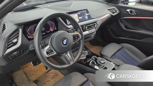 BMW 1 Series (F40) 2023 Черный из Кореи, фото 2