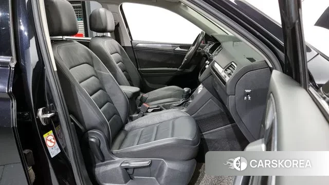 Volkswagen Tiguan Allspace 2020 Черный из Кореи, фото 2