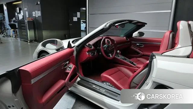 Porsche 718 Boxster 2023 Серебристо-серый из Кореи, фото 2