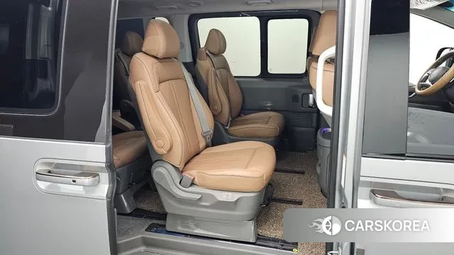 Hyundai Staria 2023 Серебристо-серый из Кореи, фото 2