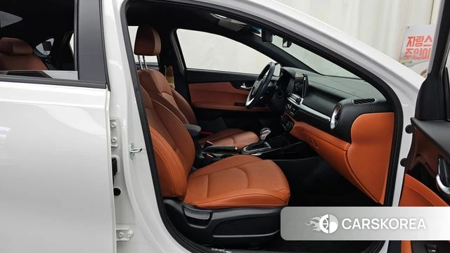 Kia The New K3 2nd generation 2023 Белый из Кореи, фото 2