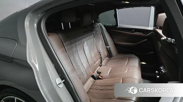 BMW 5 Series (G30) 2022 Серебристо-серый из Кореи, фото 2