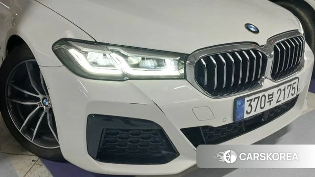 BMW 5 Series (G30) 2021 Белый из Кореи, фото 2