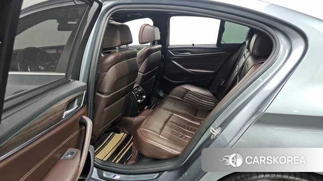 BMW 5 Series (G30) 2018 Цвет галактики из Кореи, фото 2