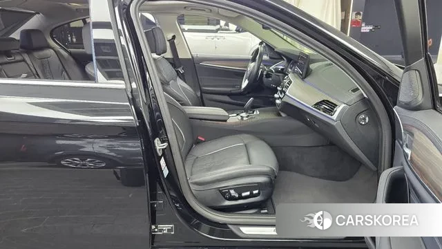 BMW 5 Series (G30) 2023 Черный из Кореи, фото 2