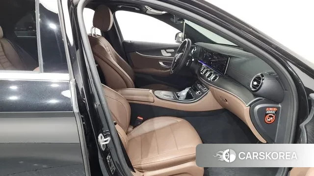 Mercedes-Benz E-Class W213 2022 Черный из Кореи, фото 2