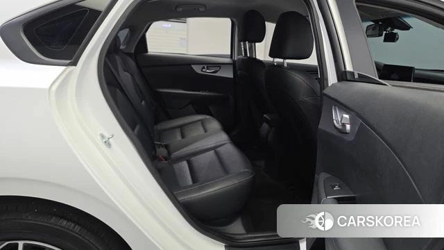 Kia The New K3 2nd generation 2021 Белый из Кореи, фото 2