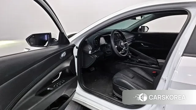 Hyundai The New Avante (CN7) 2023 Белый из Кореи, фото 2