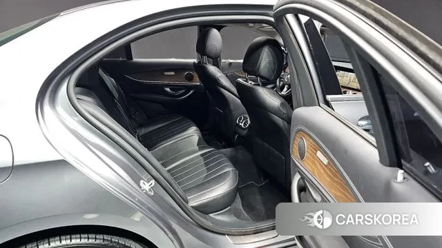 Mercedes-Benz E-Class W213 2018 Серый из Кореи, фото 2