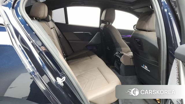 BMW 5 Series (G60) 2025 Черный из Кореи, фото 2