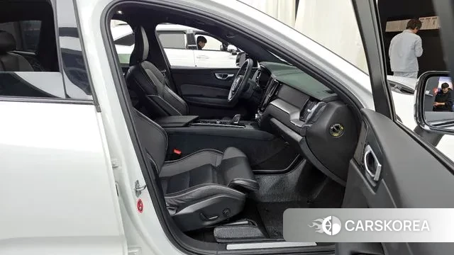 Volvo XC60 second Generation 2021 Белый из Кореи, фото 2