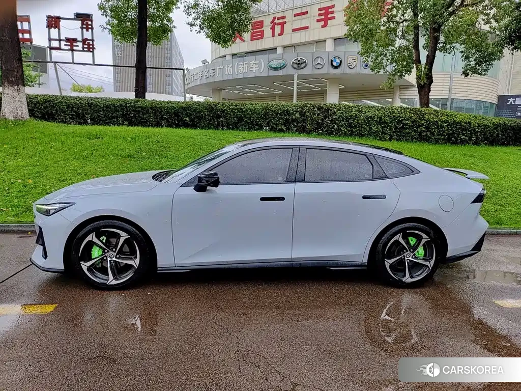 Chang'an UNI-V 2023 Silver/gray из Китая, фото 2