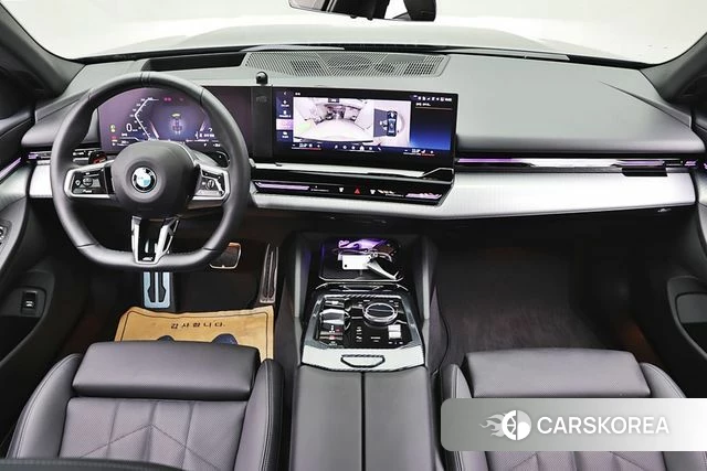BMW 5 Series (G60) 2023 Черный двухцветный из Кореи, фото 2