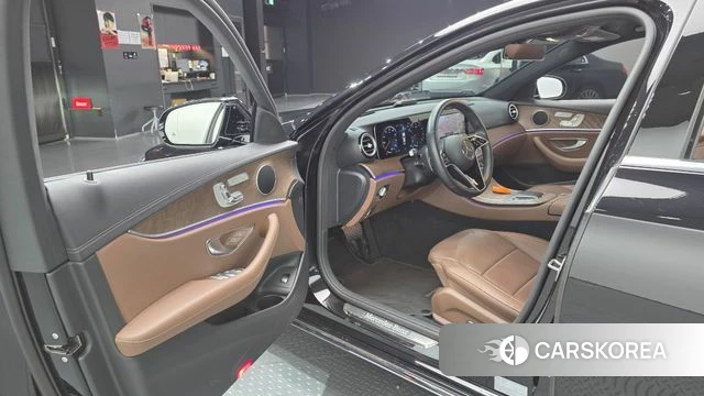 Mercedes-Benz E-Class W213 2021 Черный из Кореи, фото 2