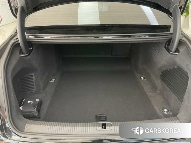 Audi A8 2023 Черный из Китая, фото 2