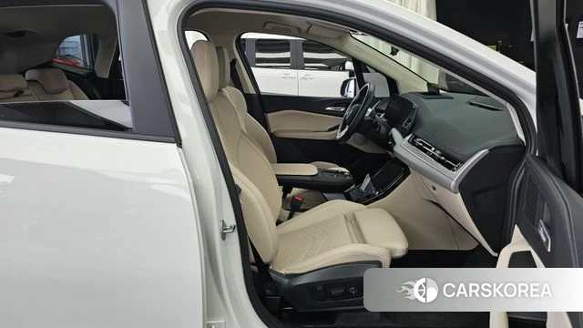 BMW 2 Series Active Tourer (U06) 2025 Белый из Кореи, фото 2