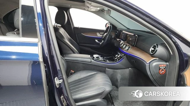 Mercedes-Benz E-Class W213 2019 Синий из Кореи, фото 2