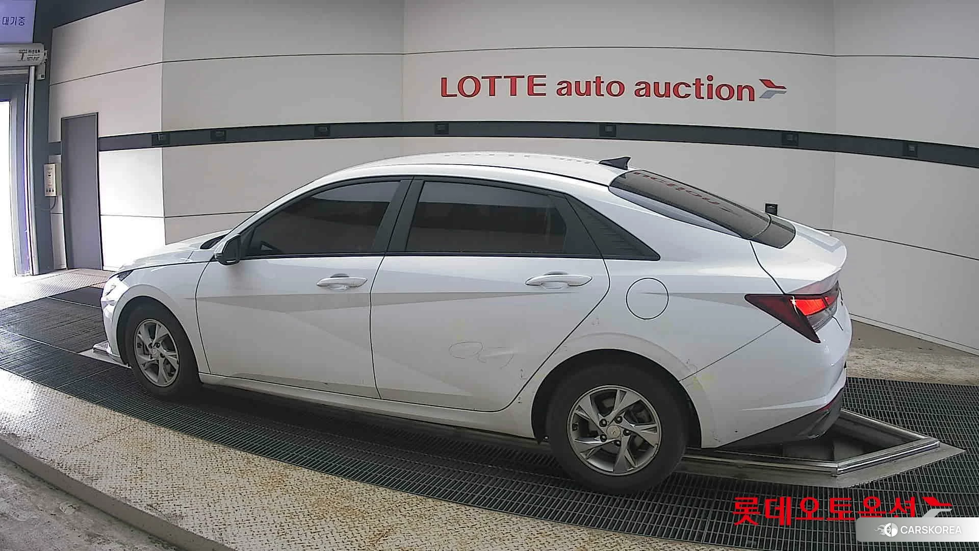 Hyundai Avante 2023 Polar White из Кореи, фото 2
