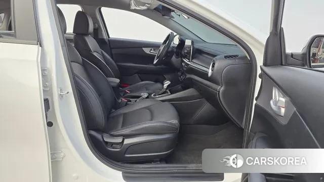 Kia The New K3 2nd generation 2022 Белый из Кореи, фото 2