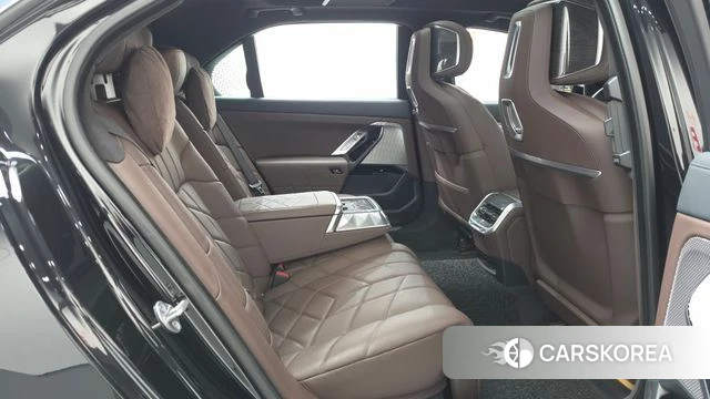 BMW 7 Series (G70) 2022 Черный из Кореи, фото 2