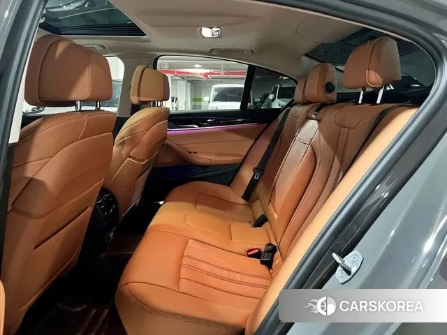 BMW 5 Series (G30) 2021 Серебристо-серый из Кореи, фото 2