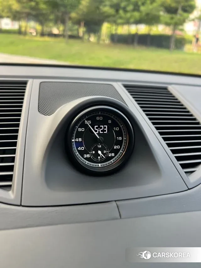 Porsche Macan 2023 Серебристо-серый из Кореи, фото 2