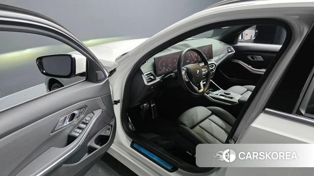 BMW 3 Series (G20) 2023 Белый из Кореи, фото 2