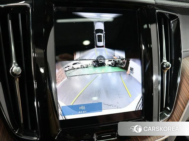 Volvo XC60 second Generation 2024 Белый из Кореи, фото 2