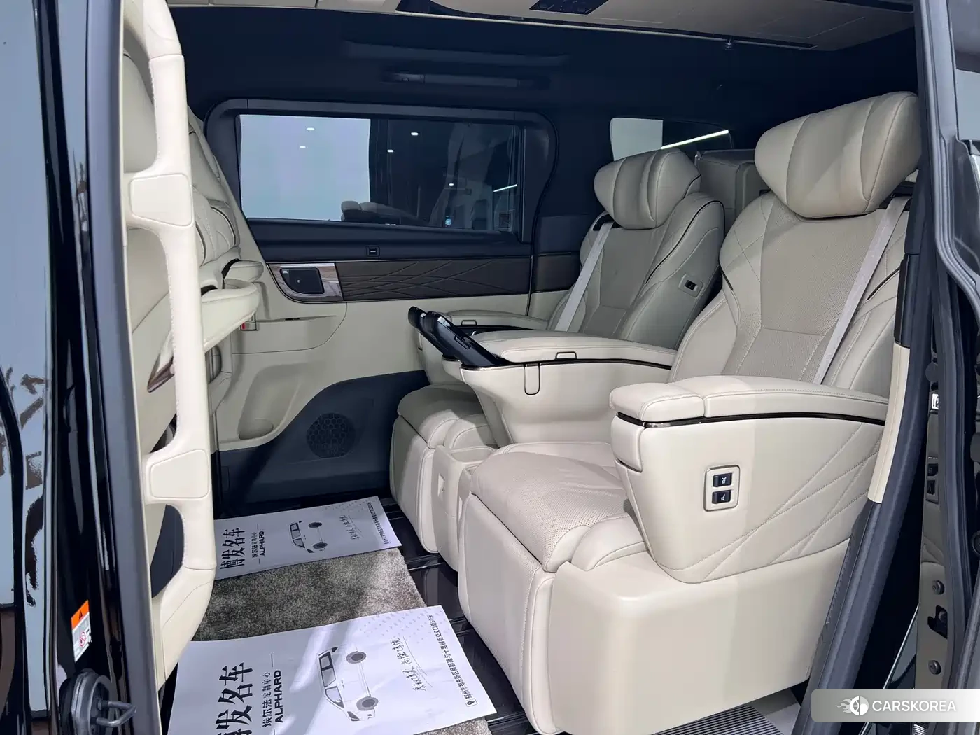 Toyota Alphard 2024 Черный из Китая, фото 2