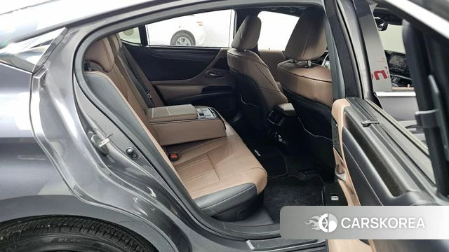 Lexus ES300h 7th generation 2022 Серый из Кореи, фото 2