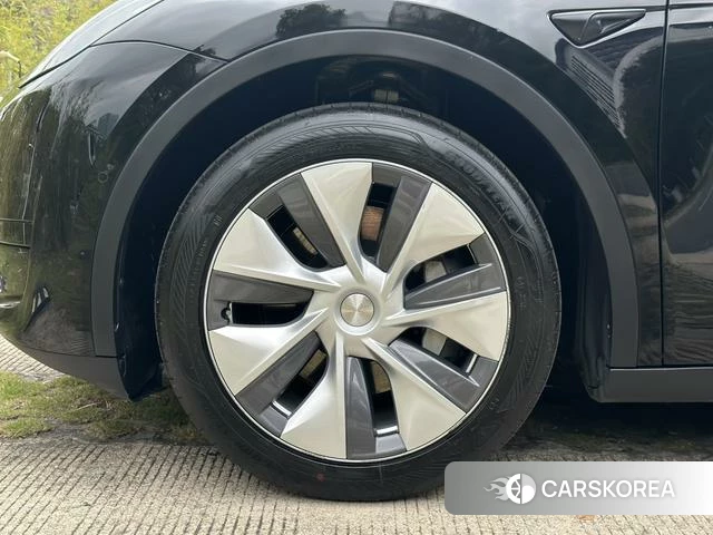 Tesla Model Y 2023 Черный из Китая, фото 2