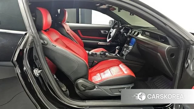 Ford Mustang 2021 Черный из Кореи, фото 2