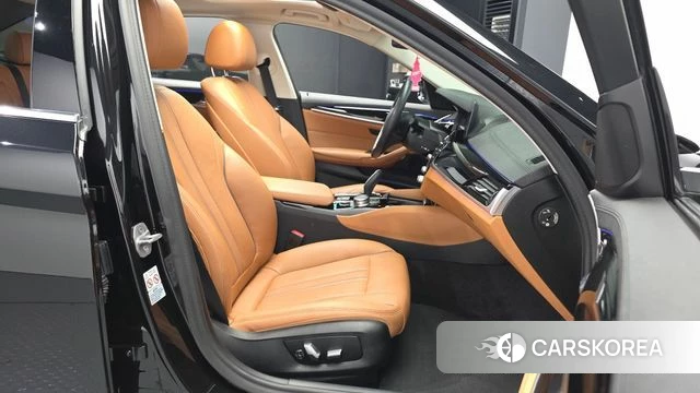 BMW 5 Series (G30) 2020 Черный из Кореи, фото 2