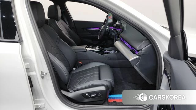 BMW 5 Series (G60) 2025 Белый из Кореи, фото 2