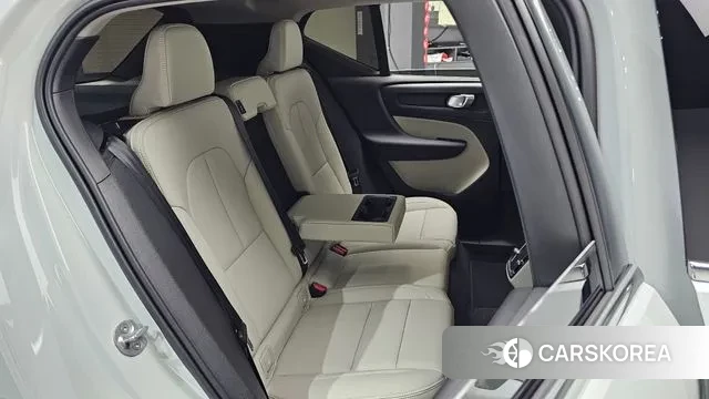 Volvo XC40 2025 Белый из Кореи, фото 2