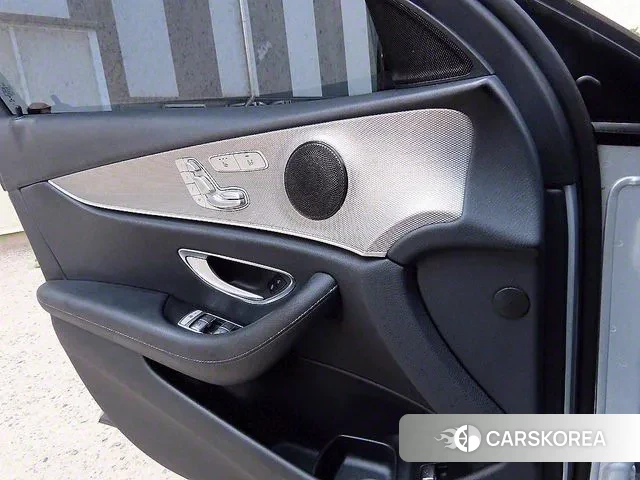 Mercedes-Benz E-Class W213 2018 Серебряный из Кореи, фото 2