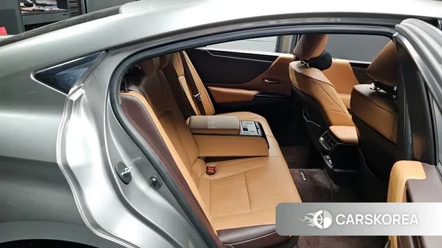 Lexus ES300h 7th generation 2020 Серебристо-серый из Кореи, фото 2