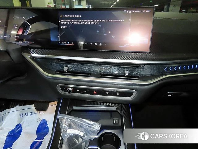 BMW X7 (G07) 2023 Белый из Кореи, фото 2