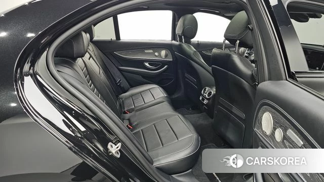 Mercedes-Benz E-Class W213 2023 Черный из Кореи, фото 2