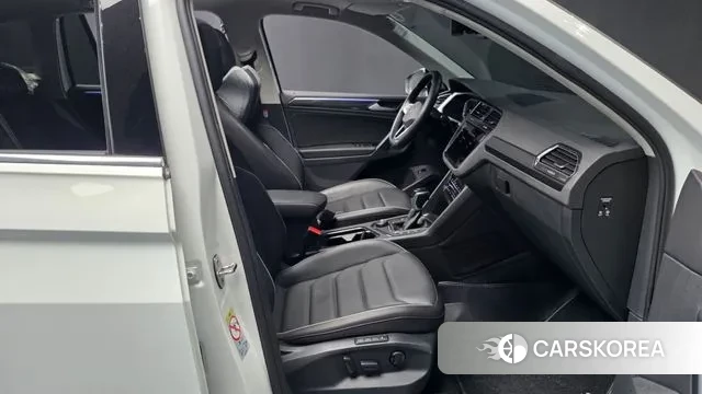 Volkswagen Tiguan second Generation 2022 Белый из Кореи, фото 2