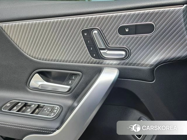 Mercedes-Benz A-Class W177 2024 Черный из Кореи, фото 2